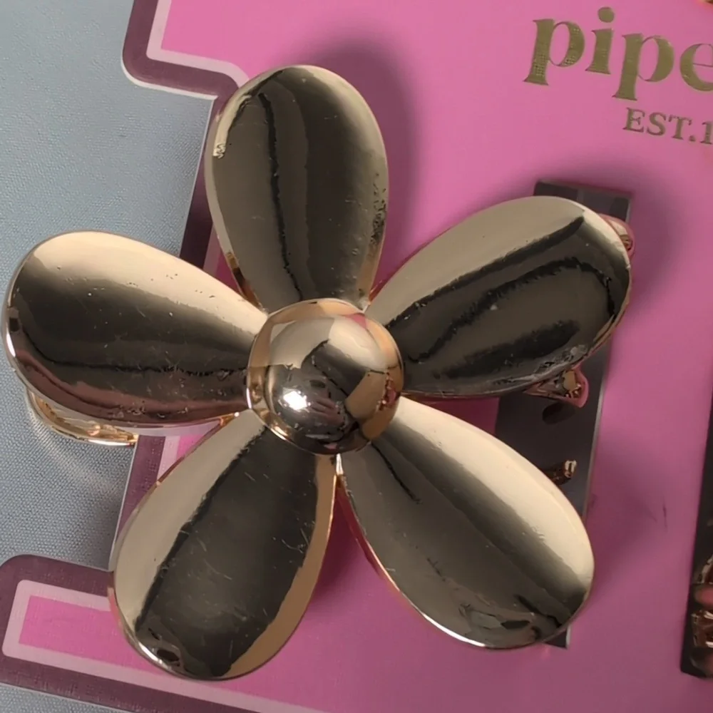Piper K Gold Tone Metal Flower Daisy Hair Claw Clips